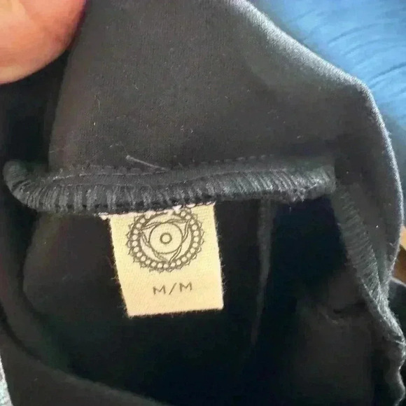 Mandalay yoga pants. Made in Montreal, Canada. - Picture 5 of 8